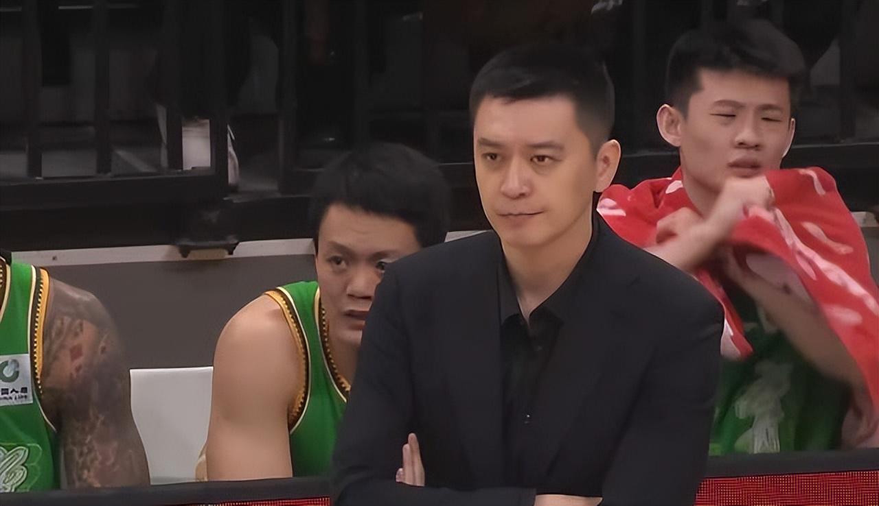 华体会-辽宁输青岛揪出两大废才，两首发合砍0分，坑惨杨鸣，一言难尽