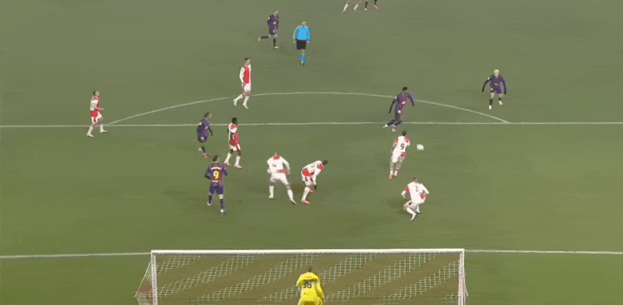 华体会-莱万乌龙、佩德里伤退！欧冠关键战：巴萨惊险逆袭，赛后揪心爆料