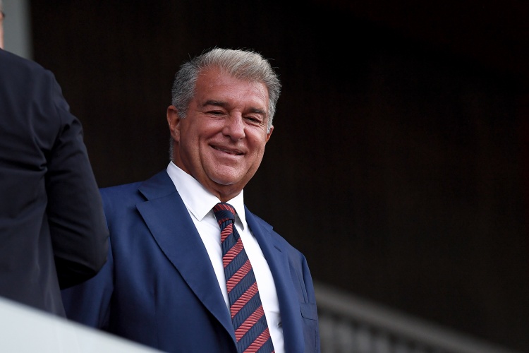 华体会-巴萨高层的权力游戏：梅西难回的“家”与拉波尔塔难承之“重”