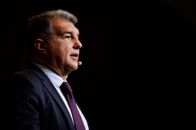 华体会-巴萨高层的权力游戏：梅西难回的“家”与拉波尔塔难承之“重”