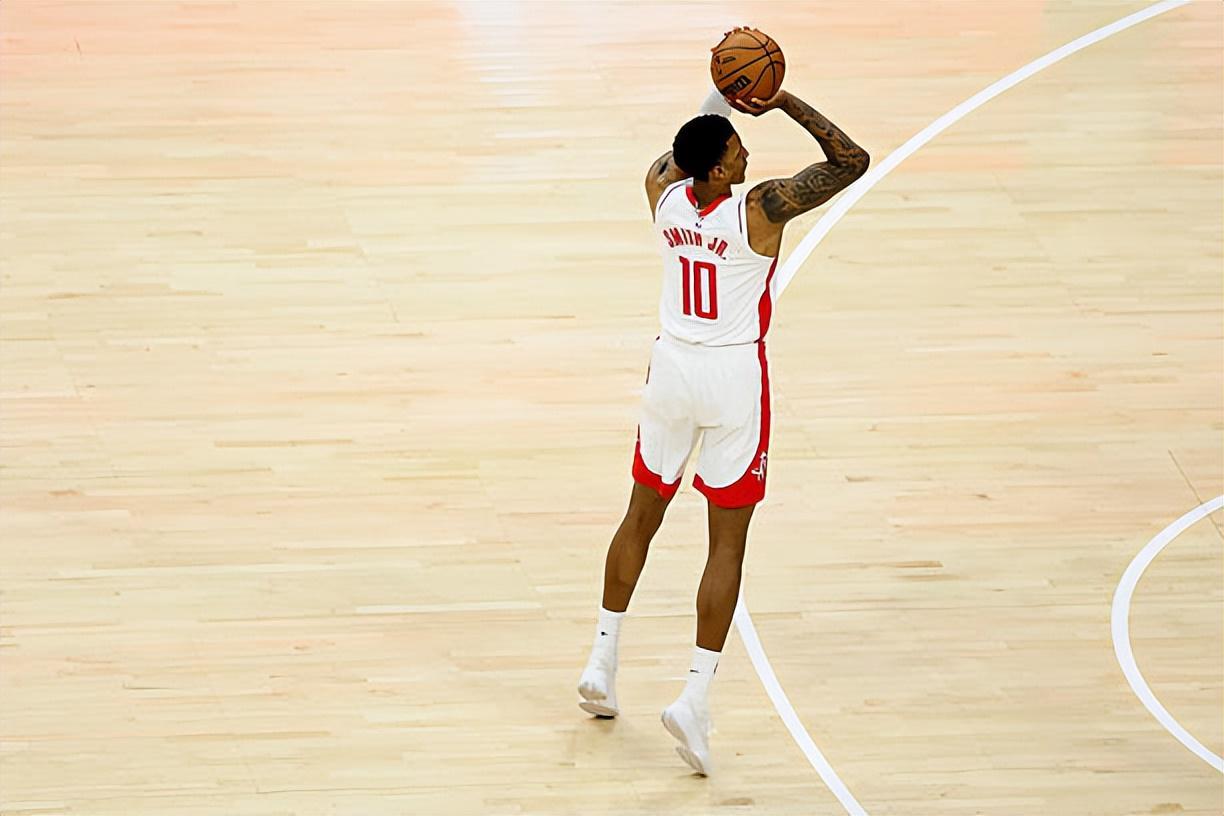 华体会官方网站-又一次表现平庸，火箭锋线新星在各方面的能力都有些缺乏亮点？